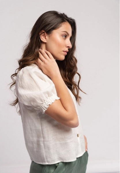 This adorable linen white blouse with front buttons, 